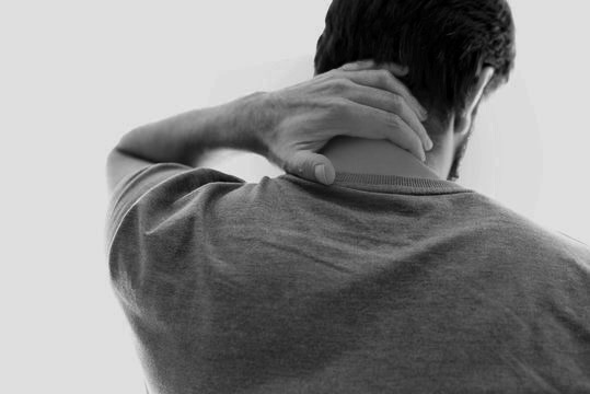 Athlete performing thoracic spine mobility exercise with resistance band at Bax Performance and Rehab in Pleasanton, CA to relieve neck pain.